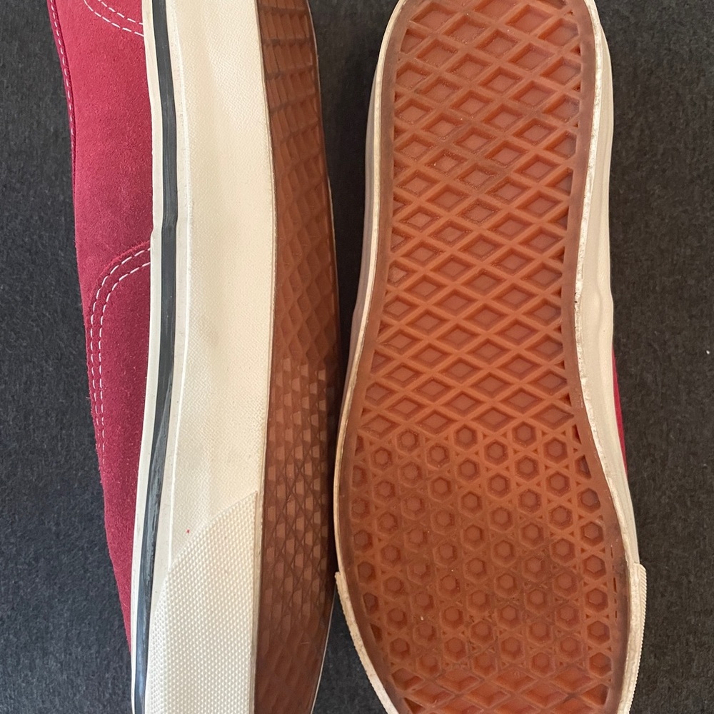 Vans Red women’s. Style 44. Unworn Size Euro 40.5 - Picture 2 of 3